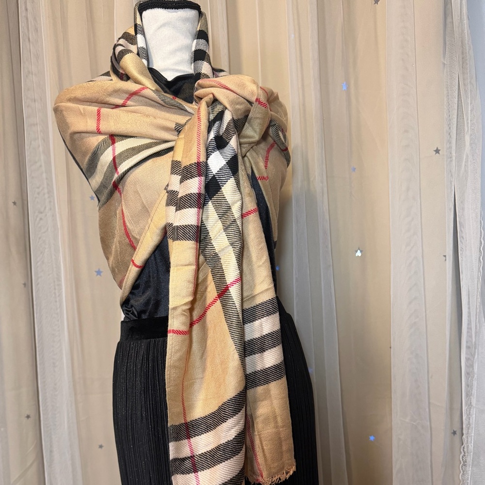 Classic tan & black plaid Burberry Scarf. Never worn! NEW! Very large in size! - Picture 7 of 15